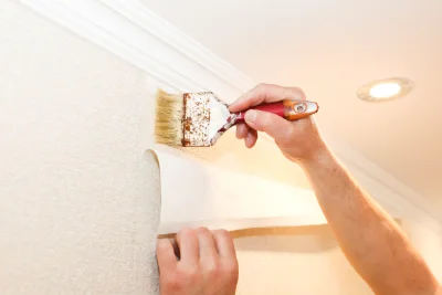Pose de papier peint à Gavignano — revêtements muraux et toiles de verre